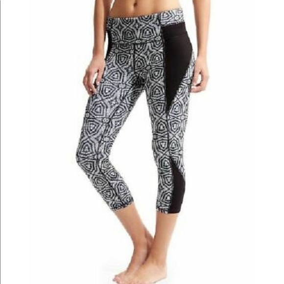 Athleta Pants - Athleta High Rose Chaturanga Capri Black Geo EUC